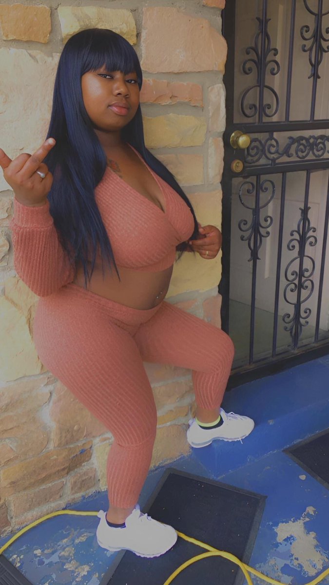 Even wit clothes on. Still giving sexy 😍😘