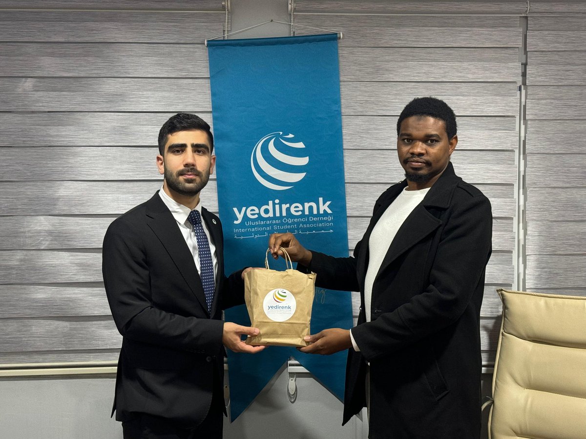 Eski Ortadoğu başkanımız ve şuan Türkiye Iraklı Öğrenci Birliği Genel Başkanlığını yapan Amjed Yasir heyetiyle dernek merkezine ziyaret etti. Kendisi ve heyetine nazik ziyaretlerinden dolayı teşekkür ederiz.
#UDEF