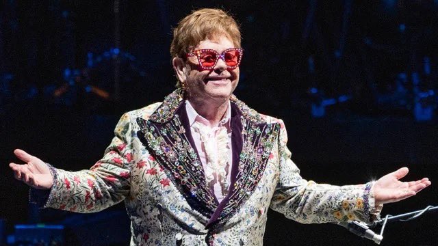 This Monday on the Breakfast Club…

Elton John has revealed that he is temporarily blind in his right eye, and it has had to delay the recording process for his new album. We discuss creative adaption methods… ⭐️🫡

Read more by signing up - use the link in our bio