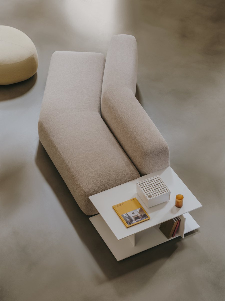 Interior_es's tweet image. #PLUS, el #sofá modular diseñado por #FrancescoRota para #Lapalma en 2017, se enriquece con la incorporación de nuevos elementos curvados para el respaldo y el asiento. 
-&amp;gt; #Fotografías: Salva López 
-&amp;gt; interioresminimalistas.com/2024/12/02/plu…
-&amp;gt; #sofásmodulares #residencial #contract #hoteles