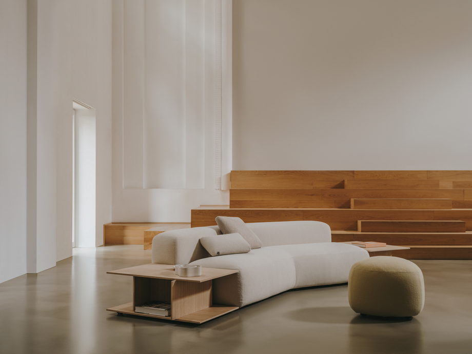 Interior_es's tweet image. #PLUS, el #sofá modular diseñado por #FrancescoRota para #Lapalma en 2017, se enriquece con la incorporación de nuevos elementos curvados para el respaldo y el asiento. 
-&amp;gt; #Fotografías: Salva López 
-&amp;gt; interioresminimalistas.com/2024/12/02/plu…
-&amp;gt; #sofásmodulares #residencial #contract #hoteles