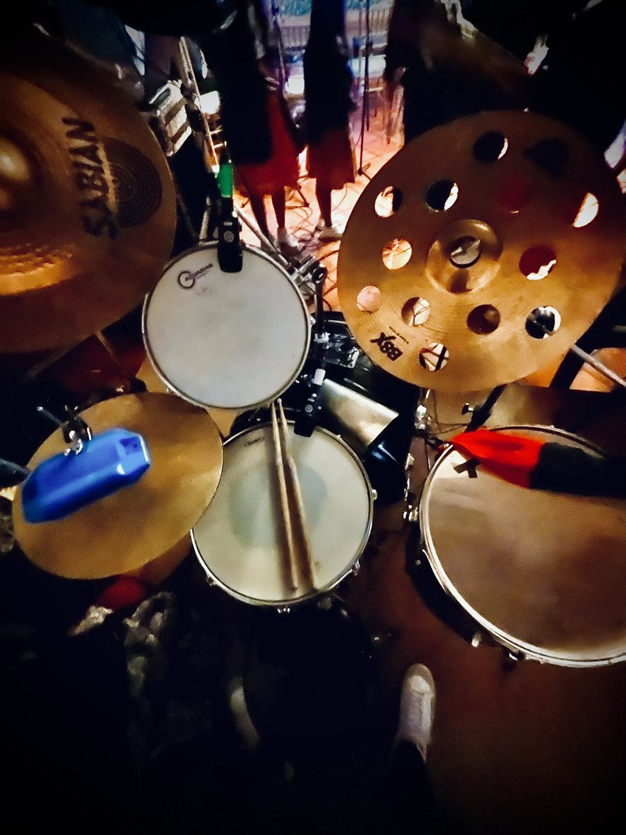 HarolAnDrums's tweet photo. 🥢Rompiendo Tarola hasta Tarde con Mi Compita @castiblancomusic y mis Murciélagos de La Carranga El @grupochimbaluvilladeleyva Puro Ají Bailarín🥵 🔥🔥🔥 #hastalas15 Welcome to December 2024 🎄🎅🏽 #harolandrums #vallenato #carranga #carranllenato #musicans #posadasanjuanito 🥁🔥 https://t.co/l2kkWDyGSw