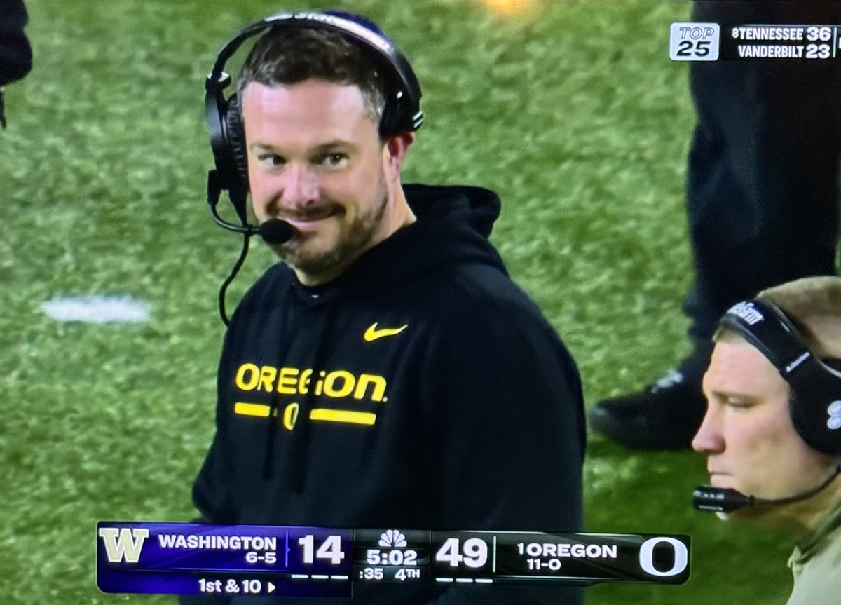 thatlawyerLisa's tweet photo. Confession: I rewatched the last few minutes looking for this smirk. It did not disappoint. https://t.co/t5hj4T5a5g