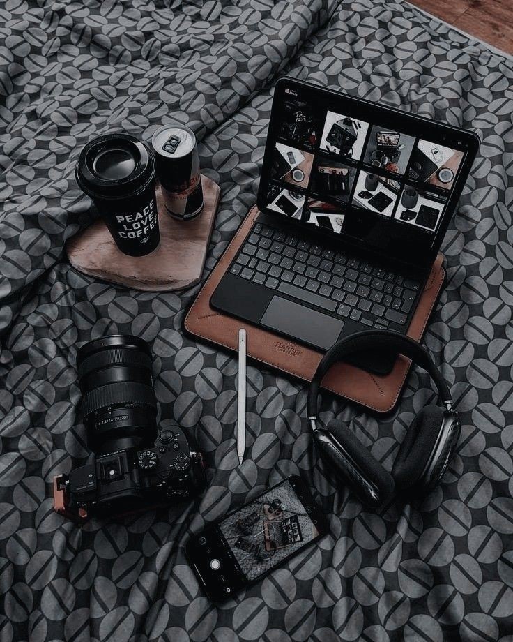 "En #ActivaImg cuidamos cada detalle de tu marca, adaptándola perfectamente a diversos materiales publicitarios para garantizar impacto y calidad. 🚀 #PublicidadEfectiva #Diseño"

#marketingecuador #publicidadecuador #brandingecuador #negociosecuador