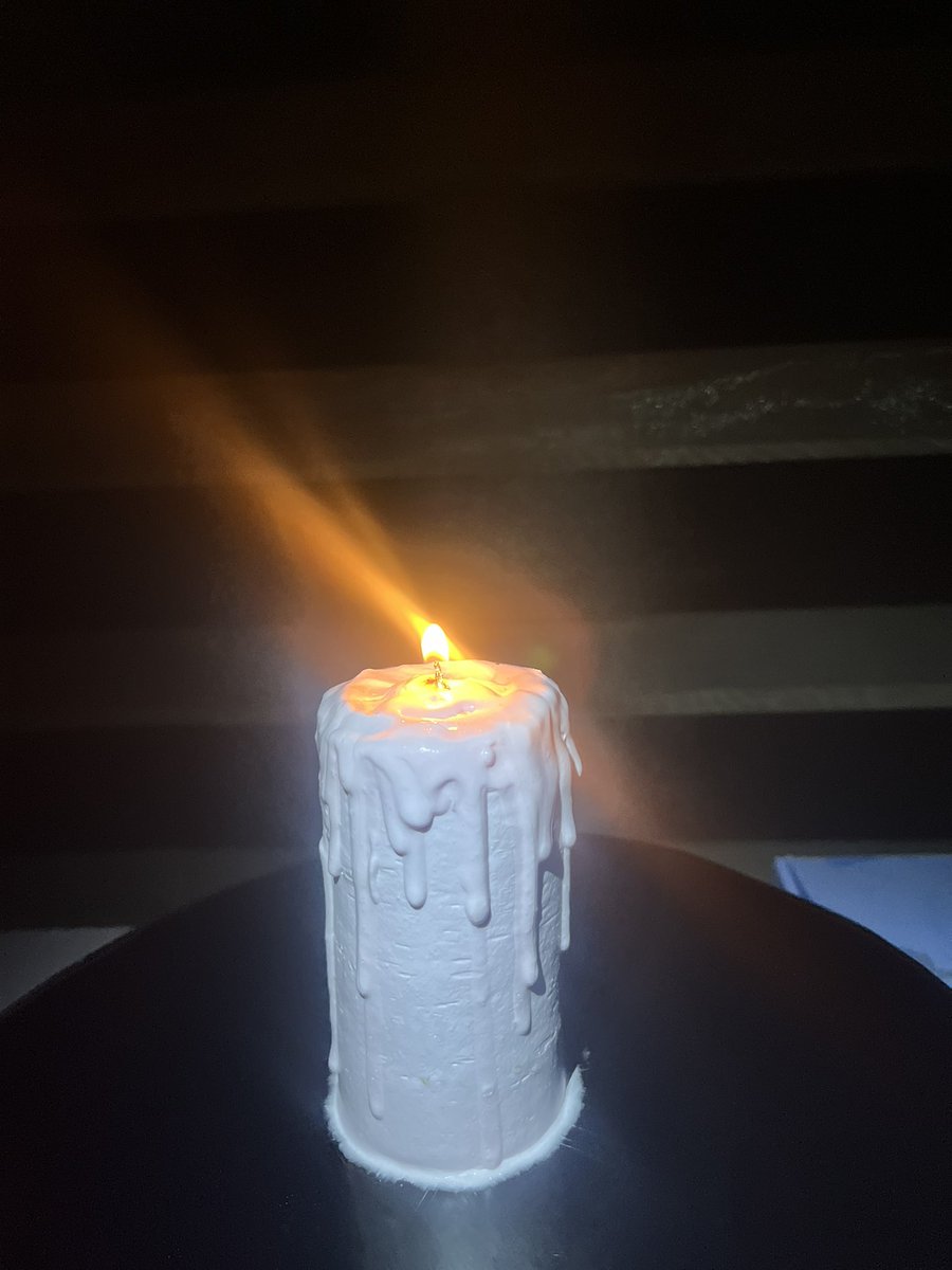 Chloecakesndmre's tweet image. I’ve posted this bfr but I deleted due to low engagements

It’s a cake that looks like a candle, kindly bless with likes and retweets 🙏🏿✨