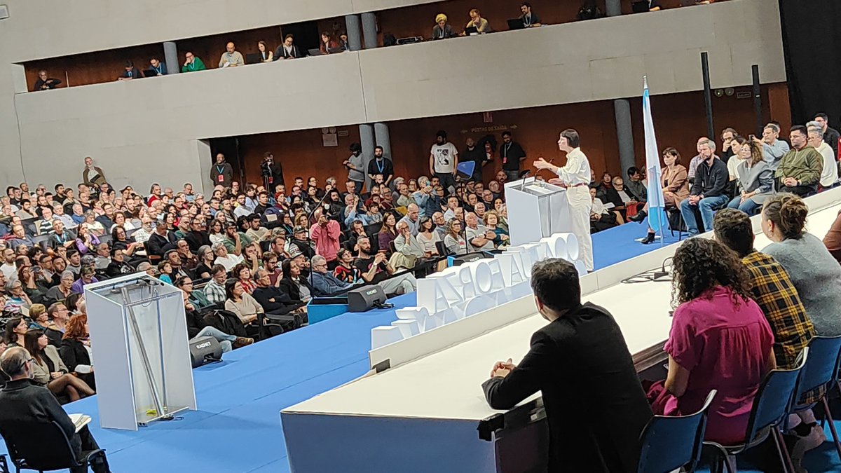 obloque's tweet photo. Ana Pontón: «Os grandes cambios ás veces tardan máis do que nos gustaría, pero este País xa mudou e de nós depende que non haxa volta atrás. O BNG é a única alternativa real fronte ao PP e somos a gran esperanza desa maioría que soña con outra Galiza posible, somos a esperanza desa maioría que non deixa de medrar.»
#BNG18AN #CoaTúaForzaGalizaGaña