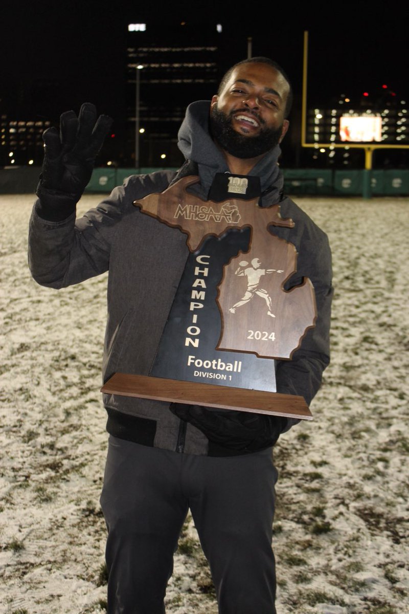 Winning never gets old! 2024 State Champs! That's 4 for me 🏆💍🏆💍🏆💍🏆💍 #CTFB #GreenGuys #AvenueBoys #CBFW 😤😎
😁
