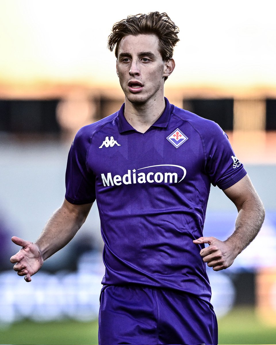 nicowizzyikenna's tweet photo. OFFICIAL: Fiorentina midfielder Edoardo Bove (on loan from Roma) collapsed in the 21st minute of today's Serie A tie against Inter Milan at Stadio Artemio Franchi. 

The game was suspended. Reports have confirmed that Bove is now in a stable condition.

#FIOINT #NICOSTUDIOCHECK https://t.co/EkQ6ubBaJw