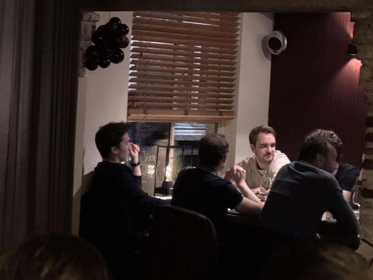 TomRubbens's tweet photo. Vrijdag gingen het Modern Workplace, Internal Sales en Customer Success Team van @escbelgie de uitdaging aan bij @exitgamez . 
Na de escape rooms genoten we van een gezellige avond met heerlijke steengrill. Samen sterker!
#OneTeam #FunAtWork #Teambuilding #EscapeChallenge #GPTW https://t.co/al5wFfFW0J