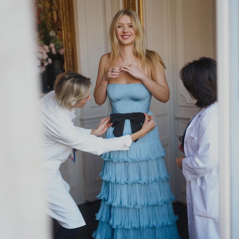 MaisonValentino's tweet photo. For 'Le Bal des Débutantes' in Paris, Apple Martin wore a custom #ValentinoHauteCouture gown by Creative Director #AlessandroMichele. Crafted from ciel bleu silk plissé chiffon, the dress features intricate vertical pleats and a black silk bow at the waist.