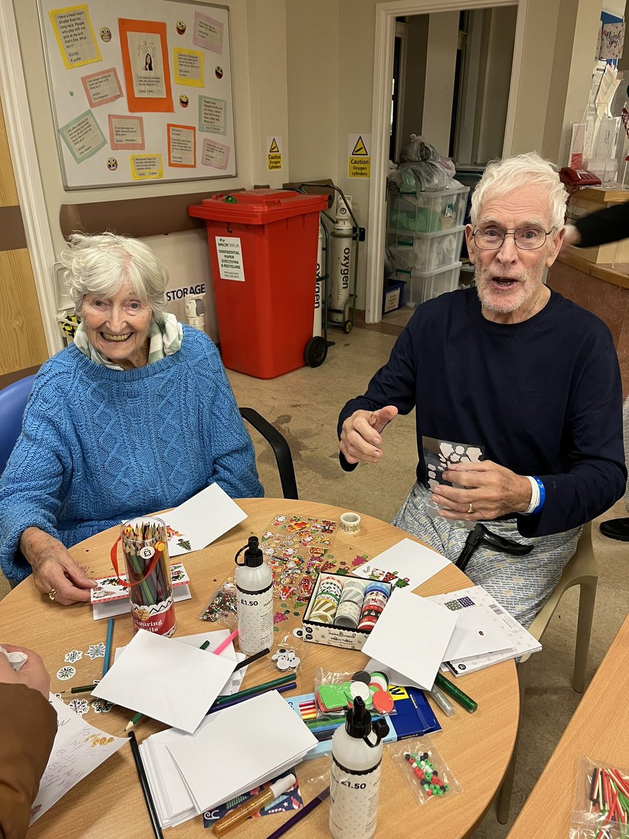 amu_oldham's tweet photo. It’s Christmas craft week on AMU! 🎄🎅🏼 our lovely patients have been busy making Christmas cards in reception ⛄️*pictures taken with consent* #christmascrafts #northerncarealliance #patientexperience https://t.co/Q8hqtS6Ojd