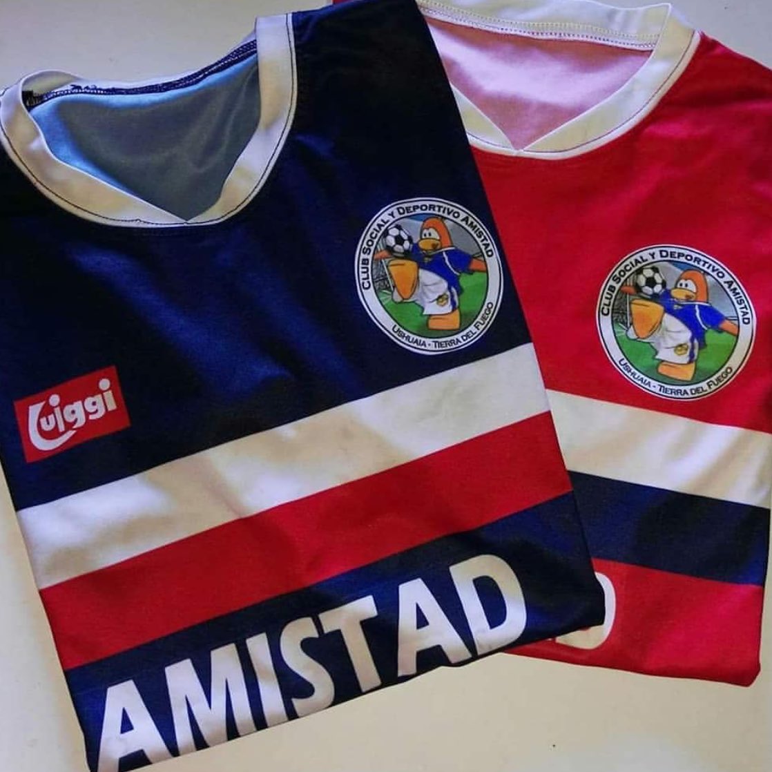 SccpDeTerno's tweet image. aleatoriamente acabei de descobrir a existência de um time de futsal argentino do Ushuaia, cidade no extremo sul do globo conhecida como o “fim do mundo”, chamado Amistad

estou maravilhado por esse escudo