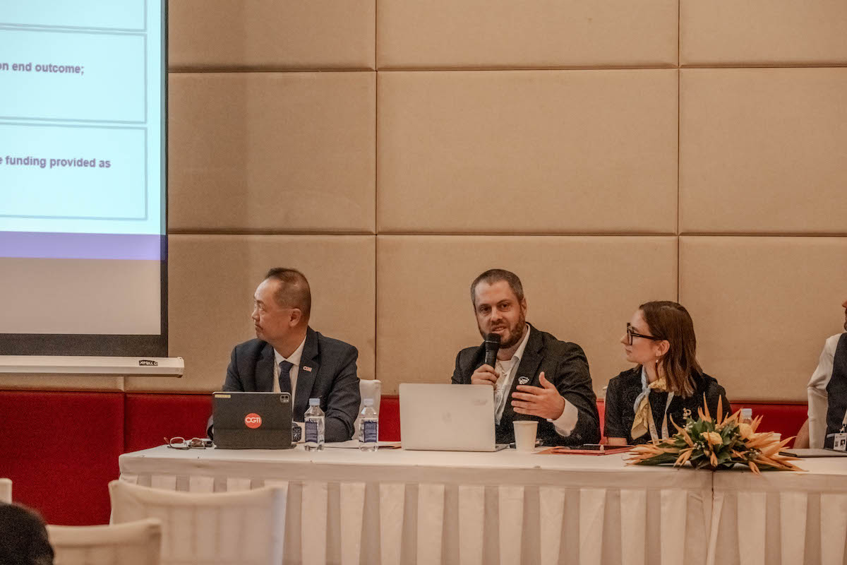 herorats's tweet photo. #APOPO U.S. Director, Charlie Richter, presented our 'Minefields to Rice fields' project funded by @FCDOGovUK, at the Innovative Finance Side Event during #RevCon5. Transforming minefields into opportunities for growth. 🌾
#InnovativeFinance #MineAction #TransformingLives #MADIB https://t.co/IFBWcyp105