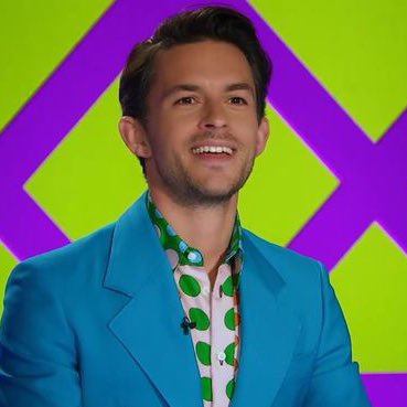 sedderaside's tweet photo. the fact that Jonathan Bailey saw Jimbo perform as the little dog Toto from The Wizard of Oz in a rusical, to then go on to play Fiyero in the Wicked movie
 
idk what this means but I thought it was a fun coincidence https://t.co/wGe5svC5si