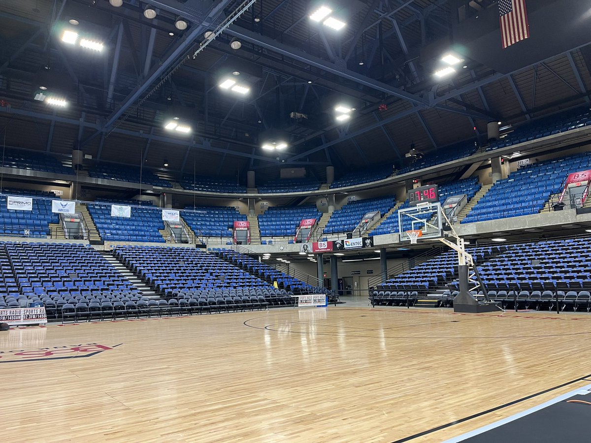 Great week of basketball on WFMB 92.3/1450 sportsradio1450.com 

Mon 7pm Williamsville at Taylorville 

Tues 7:30pm Calvary at Pleasant Plains 

Wed 7pm Lanphier at Jerseyville 

Fri 7pm CBC at SHG 

Sat - 9am Capital City Showcase <a href="/theboscenter/">The BOS Center</a> 
wcmspi.com/capitalcitysho…