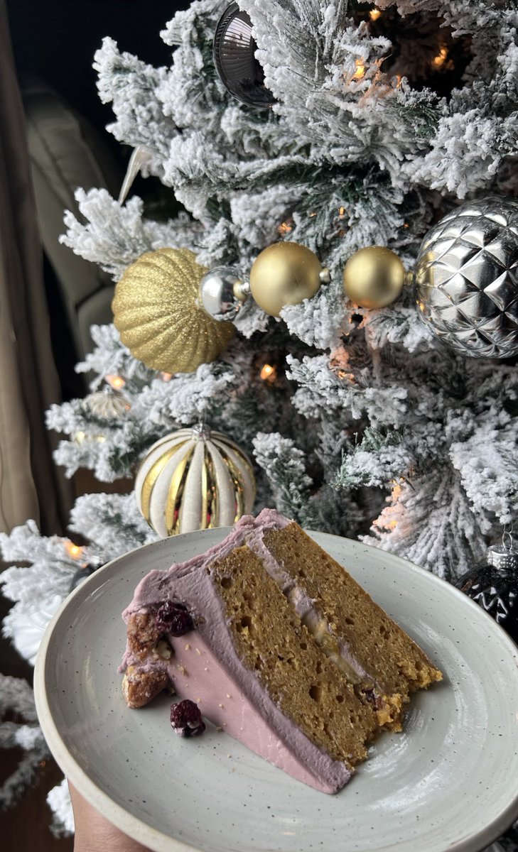 jayacancook's tweet photo. was able to save myself a slice. https://t.co/G5hpEwzznP