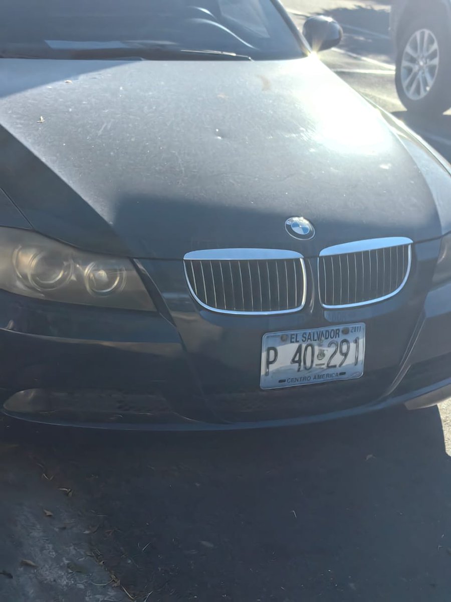 todomotorsv's tweet photo. #ServicioSocial | 🚨 Vehículo abandonado, marca BMW placas P 40- 291, esto en calle los viveros, en los alrededores del estadio Cuscatlán, el. Vehículo ya tiene 2 semanas de estar en el lugar🚨🇸🇻

¡Favor compartir, recuerda que hoy por mi y mañana por ti, los buenos somos más! https://t.co/kD4LegNZvk
