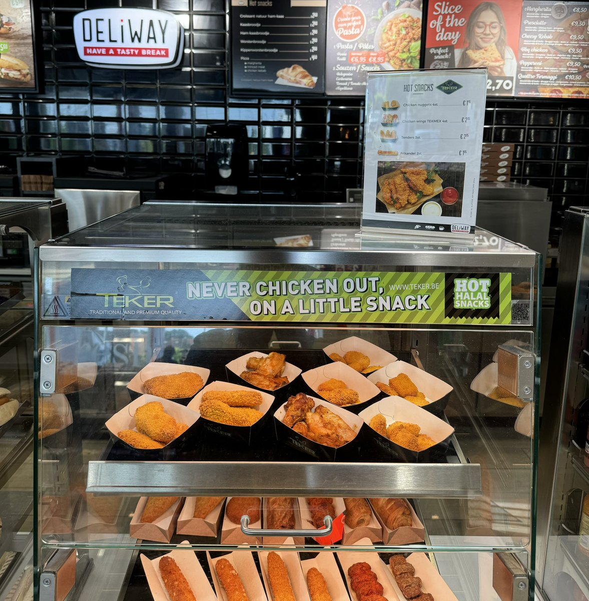 ChickenTeker's tweet photo. Wist je dat je ook jezelf kan ‘bijtanken’ met de overheerlijke Teker Chicken hapjes die te verkrijgen zijn in de tankstations van @Lukoil ! 🤤🍗🐓

Niet gevonden in je vertrouwde tankstation? Vraag ernaar aan de kasse!😃 🙋🏻‍♀️🙋🏻‍♂️
-
Saviez-vous que vous pouvez également vous “faire le plein” avec les délicieux snacks Teker Chicken disponibles dans les stations-service @lukoil_belgium! 🤤🍗🐓

Vous ne le trouvez pas dans votre station-service de confiance? Demandez à la caisse!😃 🙋🏻‍♀️🙋🏻‍♂️

#teker
#chicken
#tekerchicken
#teker_chicken
#tekershop
#retail
#supermarket
#market
#horeca
#petrol
#onthego
#chickenwings 
#nuggets 
#tenders
#snack
#halal
#madeinbelgium
#belgium
#lifestyle
#community