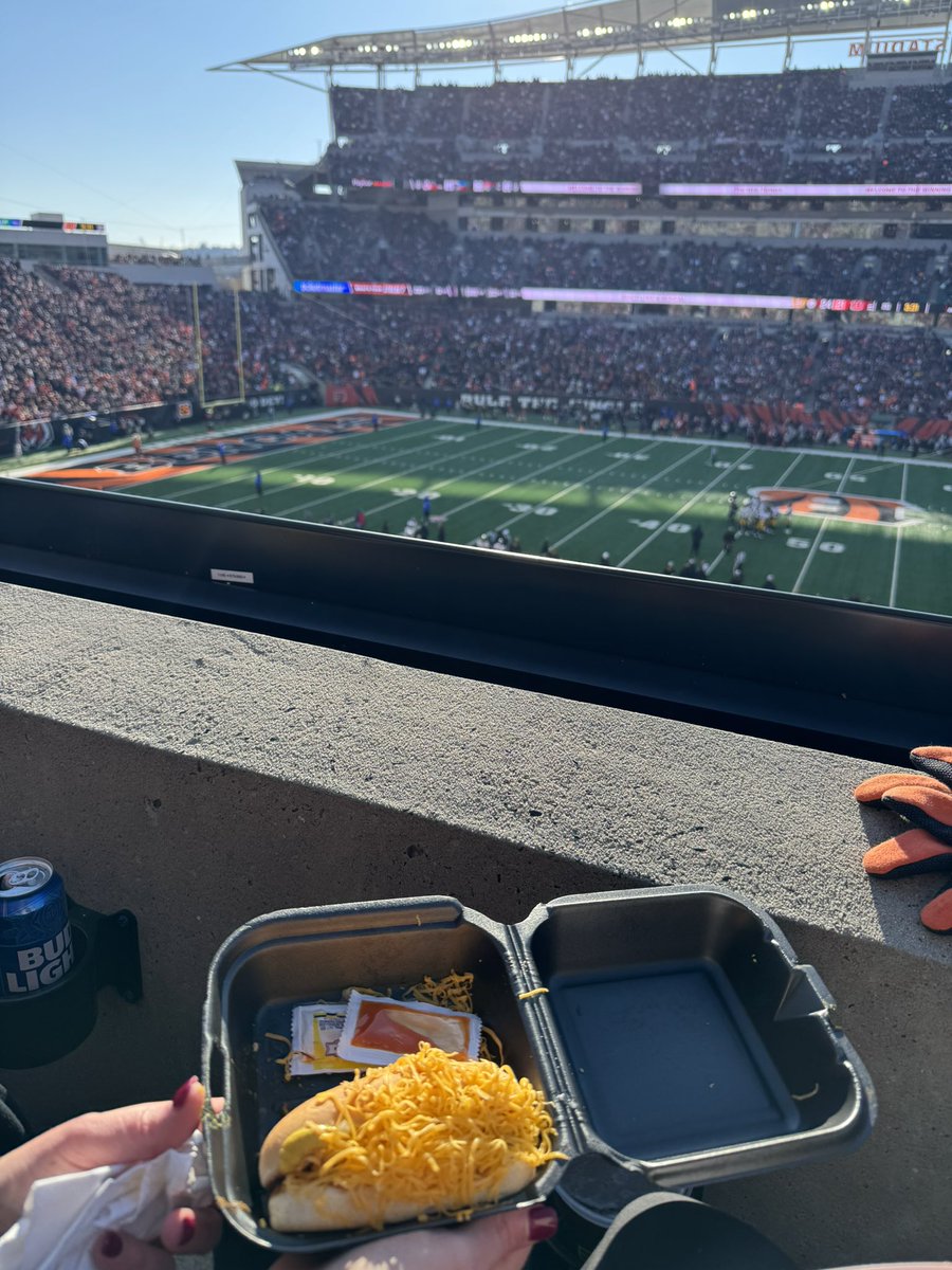 johnnygaswraps's tweet photo. Mrs gas wraps putting down a 2 piece glizzy platter while Joey B &amp; the boys cook shittsburgh! 

I’m working up an appetite with all these coldies today… going to need 3 gassers #NOSPAG after this W!!!!! https://t.co/Y7lNbvyl29