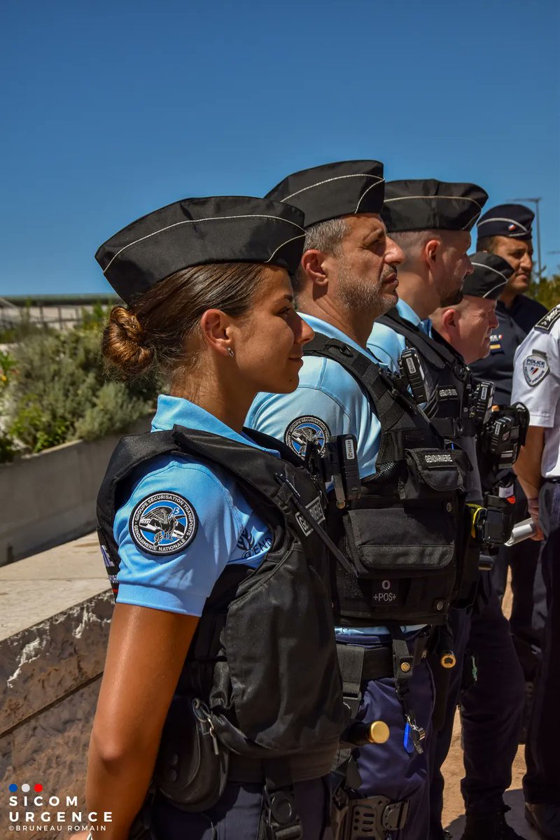👮| [#𝐦𝐨𝐧𝐝𝐚𝐲𝐦𝐨𝐭𝐢𝐯𝐚𝐭𝐢𝐨𝐧] Salut à tous, nous sommes lundi et c'est le début d'une nouvelle semaine. Voici une sublime photo qui montre l'engagement des militaires qui assurent la sécurisation de nos transports en commun 🫡
📸| <a href="/Romain_c0ps/">Romain 👮🏻‍♂️⚓️🇫🇷</a>