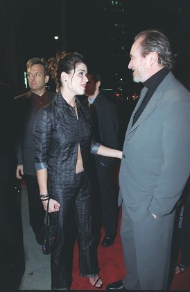 HorrorQueenNeve's tweet image. Neve Campbell and Wes Craven #Scream3