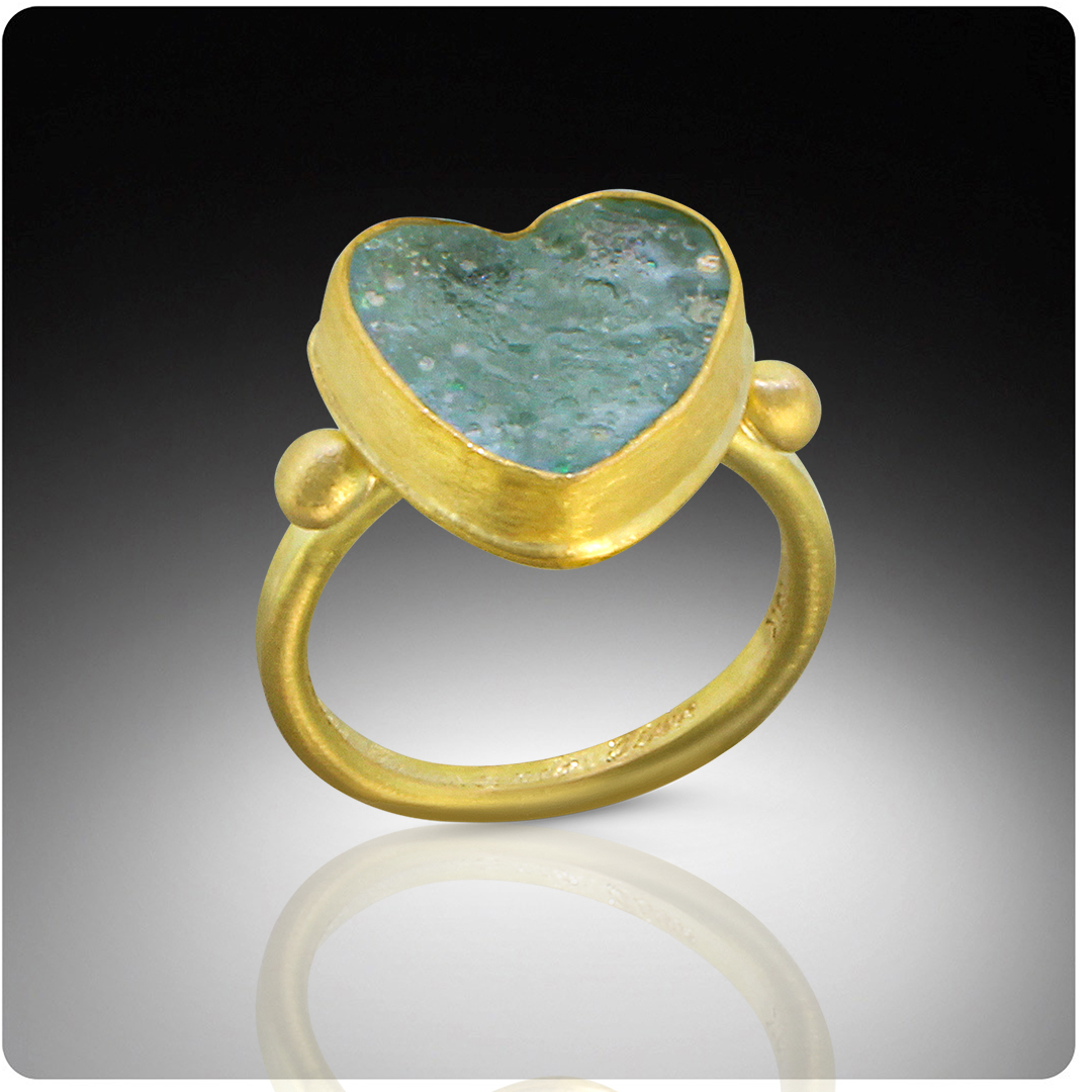 nancytroske's tweet image. Ancient Roman Glass Heart Ring #heartring #ancientglass #customring #madetoorder #customorders #22K #highkaratgold #goldsmith #ancientinpsiration #ancienttechniques #granulation #statementrings #personalizedjewelry #oneofaking #handcraftedjewelry