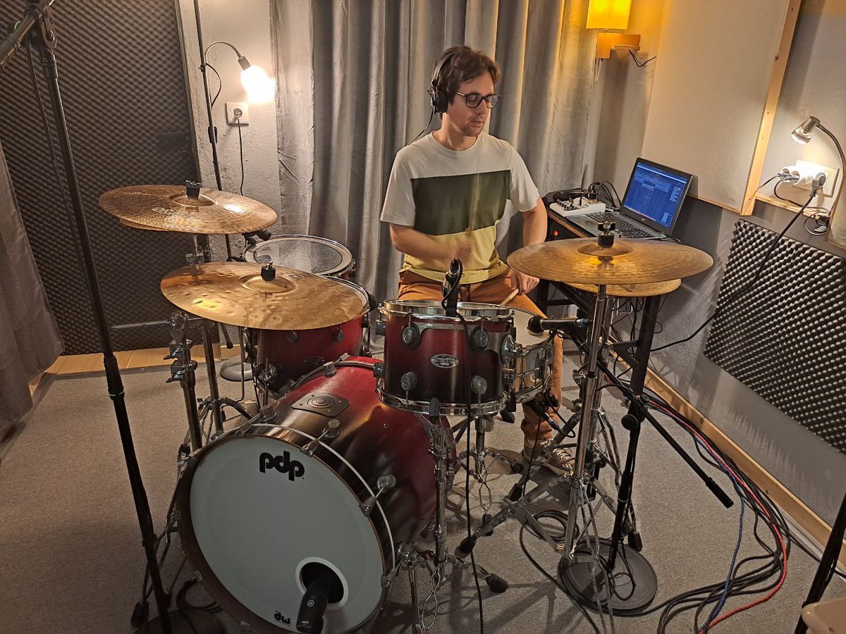 CaravanFlying's tweet photo. New song finished in today's rehearsal.
Nueva canción cerrada en el ensayo de hoy.
#theflyingcaravan #Progressiverock #classicrock https://t.co/zZUiBEkDqY