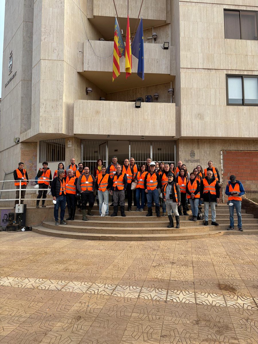 PacoMartNT's tweet image. 👷‍♀️👷‍♂️Este fin de semana, 30 arquitectos voluntarios de los colegios de Alicante y Castellón se suman al mapeo de daños en #Paiporta tras la #DANA VALENCIA. Formados por @ArquitectosCTAV sobre el uso de @civilioeu, trabajan junto a equipos ya desplegados #tech4good #proteccionCivil