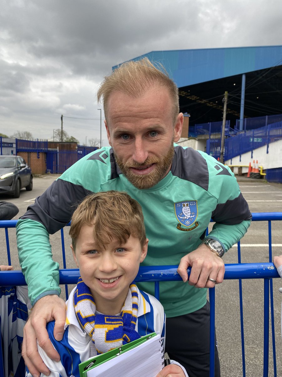 CarlBennett80's tweet photo. @bazzabannan25 happy birthday to the greatest Wednesday player that ever was. Thanks for being such an inspiration to my son. https://t.co/xI6OHoo72c