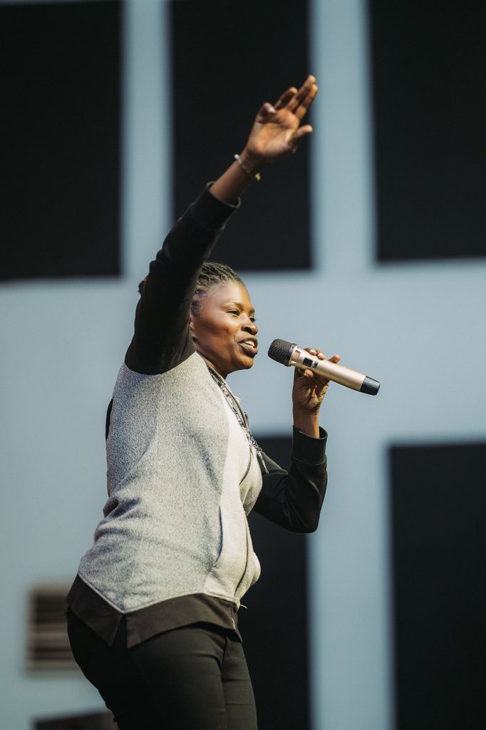 CHURCH LAUGHS tweet media