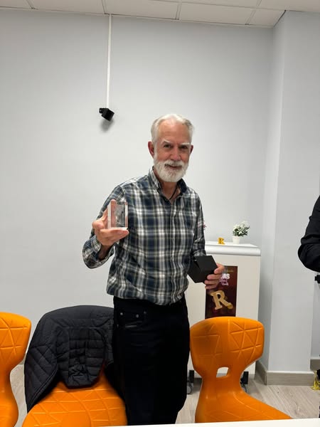 iesfrojas's tweet photo. Esta semana, el alumnado de Animación Turística del IES Fernando de Rojas ha charlado con José Vicente Ledesma y Dionisio García de @terciosalamanca, compartiendo inquietudes de participación, asociacionismo y recreaciones históricas. #animacionturistica #ascyt #asociacionismo https://t.co/hcCJ5zZDWE