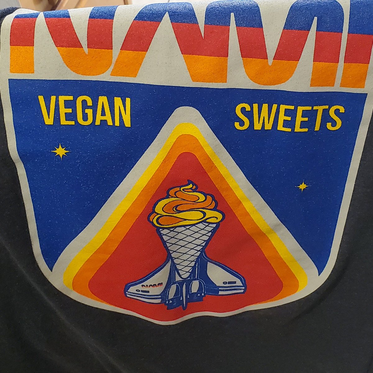 goodgnus's tweet image. Yo #screenprinters. With big prints you gotta do plasticharge or discharge first. It works on cotton/poly blends. We did it on Next Level 60/40 and it turned out AWESOME. Love big prints, hate the plastic feeling. #screenprint #screenprinting #screenprinter