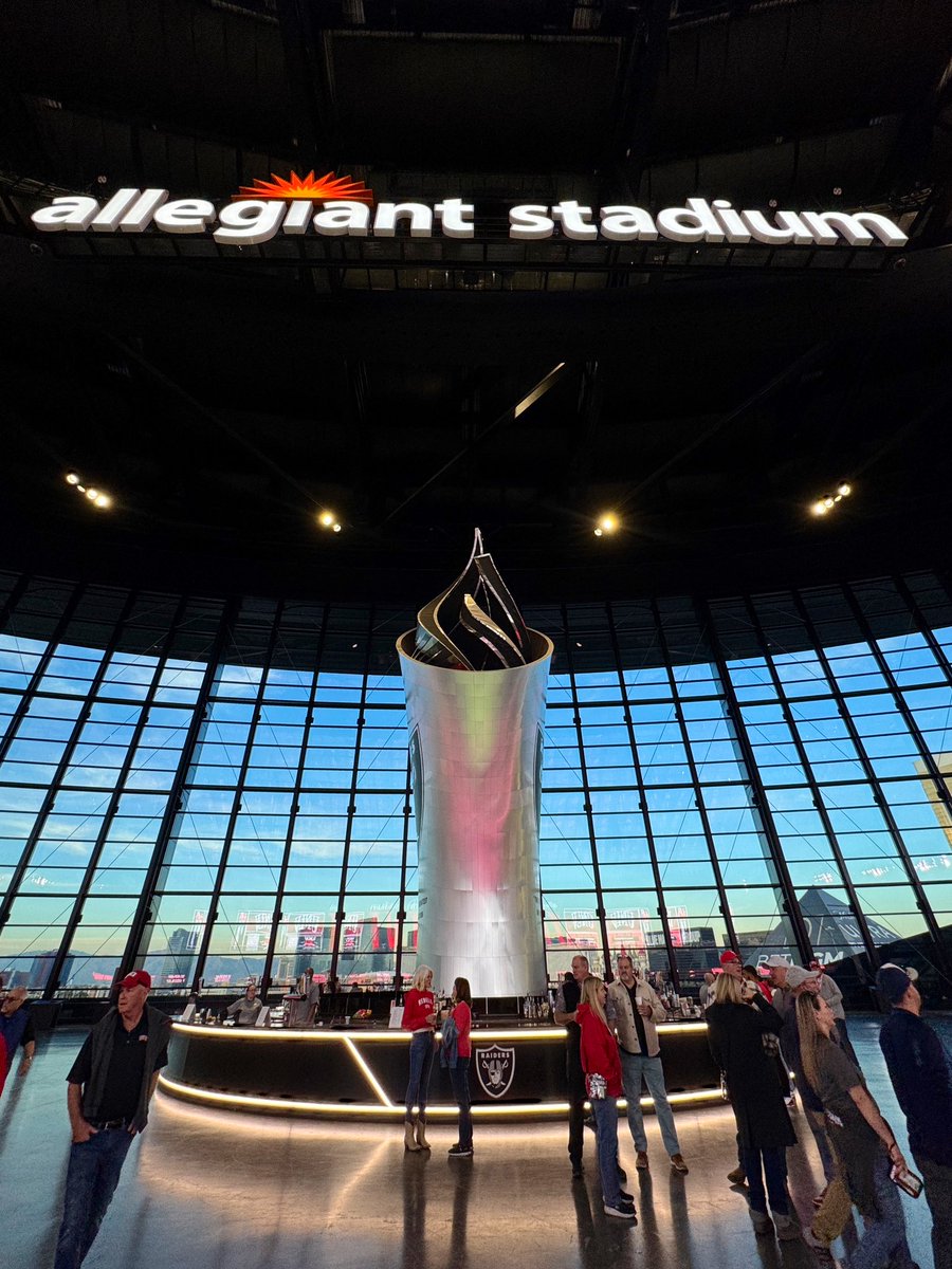 KerryBilicki's tweet photo. The good, the bad, and the ugly of Allegiant Stadium.
The good
Pretty cool art and architectural details throughout.
The bad
#pipfails
The ugly
This consistent unfinished warehouse vibe
@VitalVegas @LasVegasLocally https://t.co/OmF2Nt2BFX