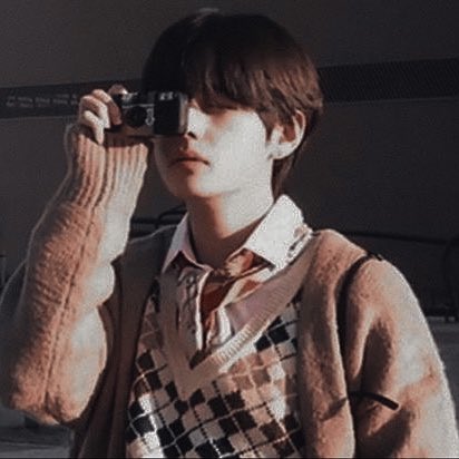 jin94i's tweet image. #drabble #taekookau

Where Jungkook rejected his best friend, who in anger told everyone that Jeon is gay. He wasn’t ready for everybody to know, but at least his other friend whose name was Taehyung, was always there for the younger boy.