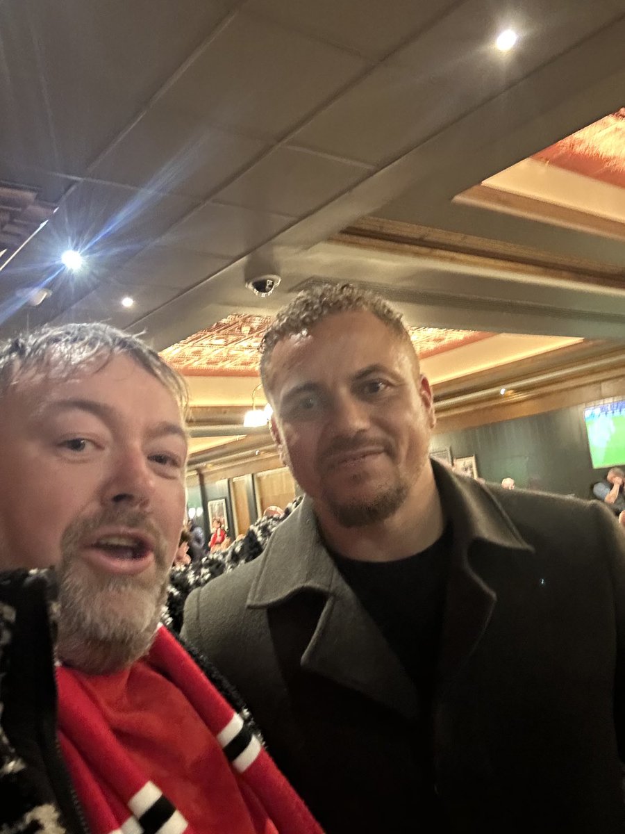 johnmufc20times's tweet image. Me enjoying some post game celebrations with my mate Wes today