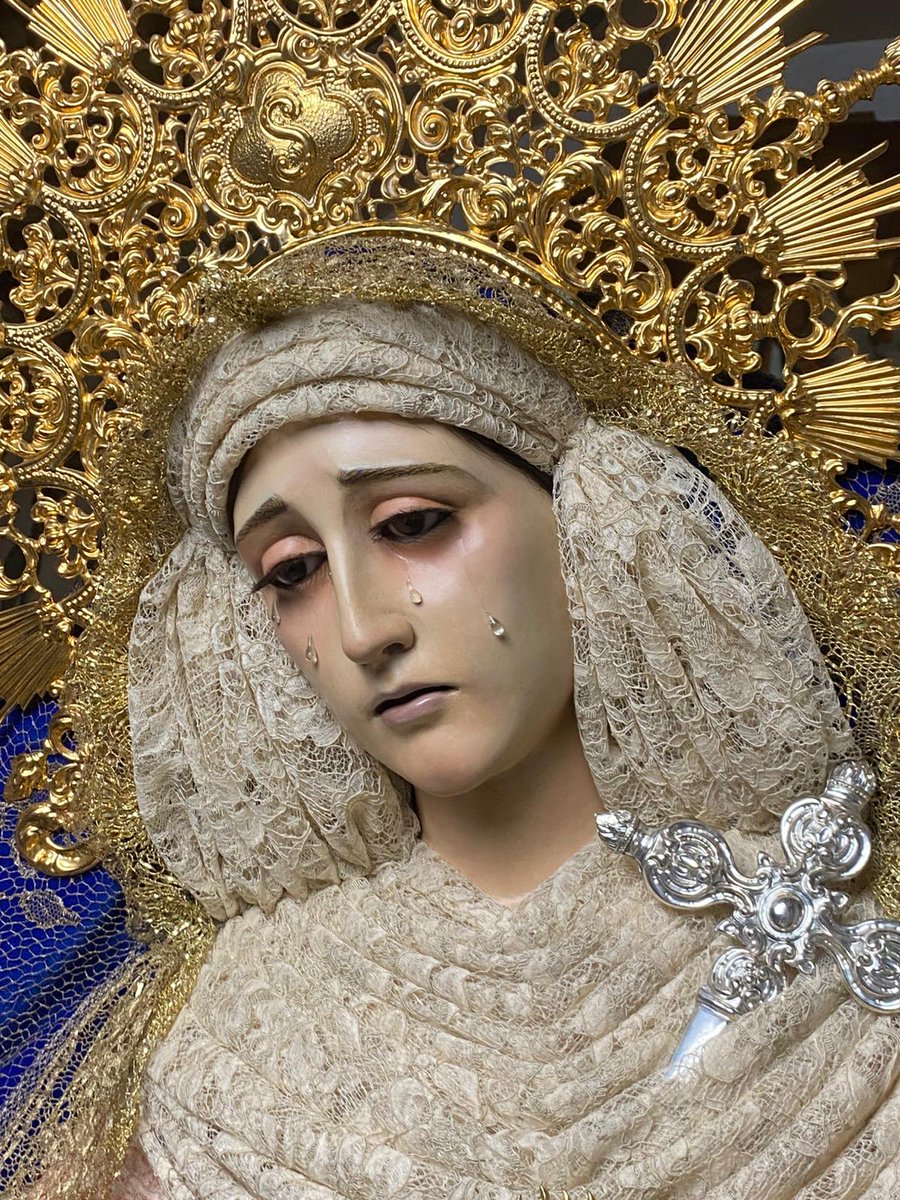 Hdad_Soledad's tweet photo. Primer domingo de Adviento. Ntra. Sra. de la Soledad se presenta con colores inmaculistas para la festividad de la Inmaculada Concepción de María. https://t.co/dSqVMXq2vQ