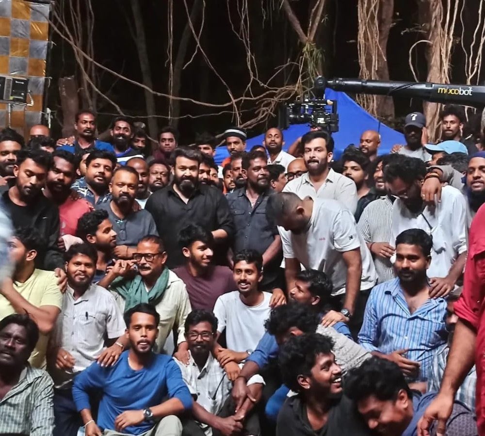 vsviews's tweet photo. #LE2 Shoot Wrapped!
#MohanLal #Prithivraj #Lucifier2 #Empuraan https://t.co/B7EMOa1VJw