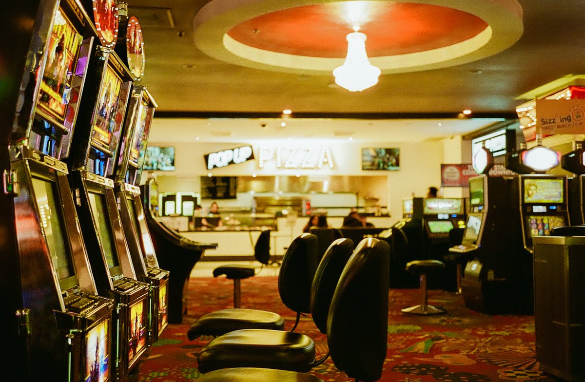 marvinj_lee's tweet photo. Las Vegas on 35mm film https://t.co/oHh094dMzc