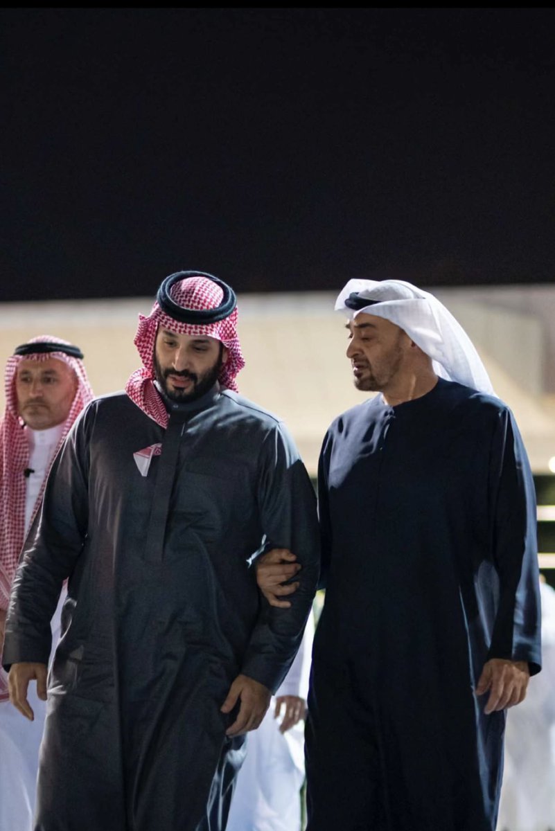 احرار كل العرب معكم 
             وامال كل العرب فيكم 

الله على العز يجمعكم 
               والله يوفق مساعيكم 

#محمد_بن_زايد 
#محمد_بن_سلمان