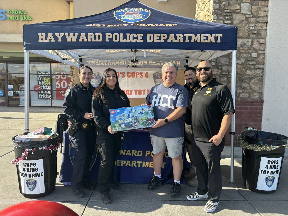 TomFerr83040261's tweet photo. Our fellow Hayward Concerned Citizens (HCC) donated a box full of toys. I always like to add an additional toy to help with future HPD recruitment. https://t.co/08VfFjgcYY