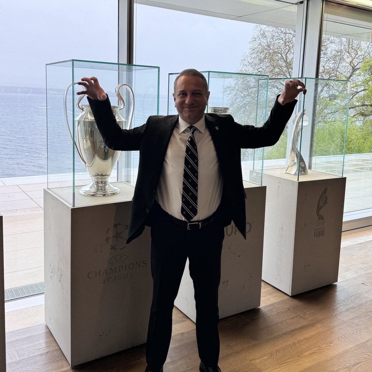 HaberKartali's tweet photo. Beşiktaş taraftarı, #KaanŞakulİstifa etiketiyle Kaan Şakul'u istifaya davet ediyor. https://t.co/k8lXWB99fF
