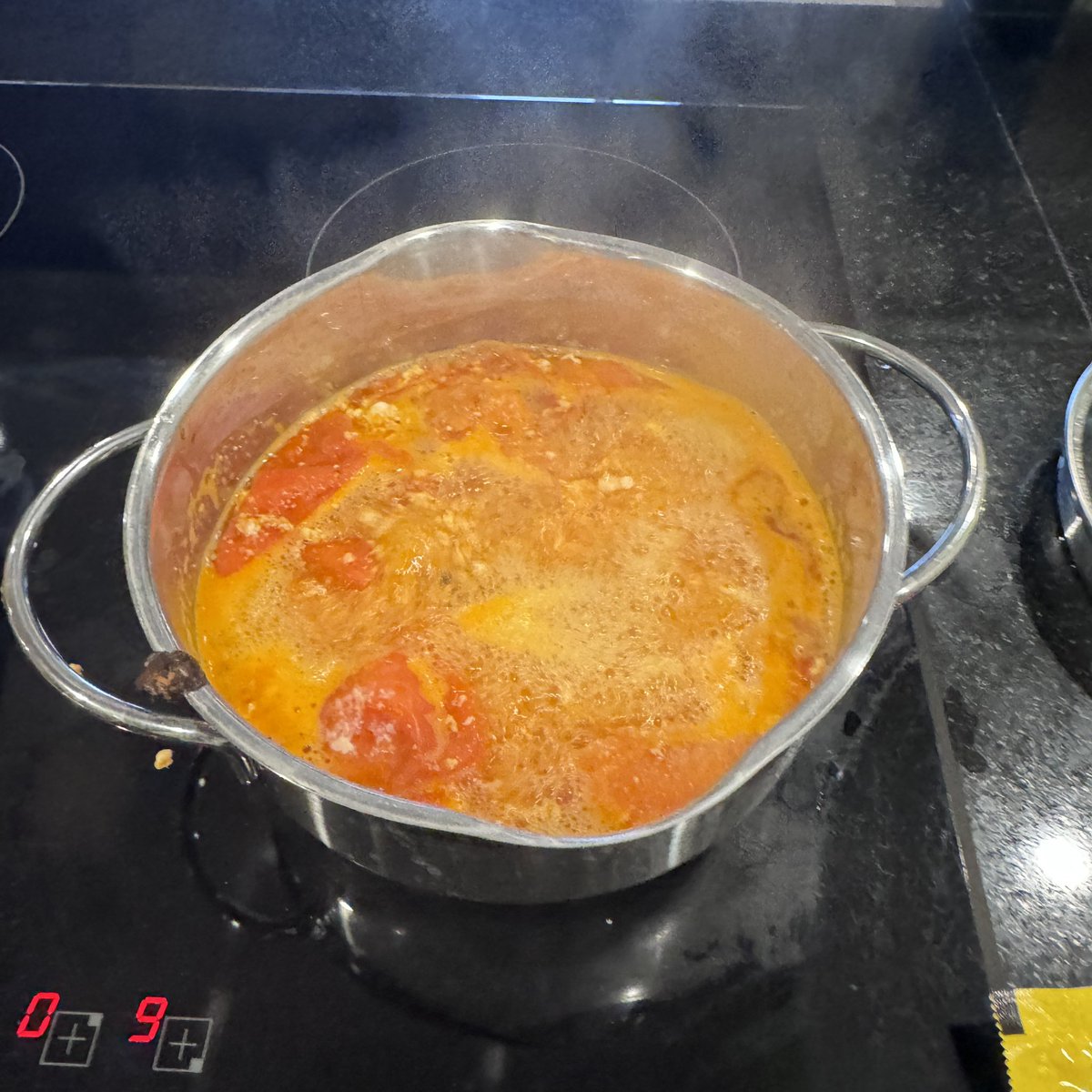 跟鱼在一起真的挺安心的
会煮东西洗衣服做美食攻略
长得还很呆萌嘿嘿
金主大人每天去哪里吃什么都是不用发愁的
他商务的时候鱼会自己觅食
工作的时候就接接水投喂小零食给他
U・x・U真的很享受照顾对方的感觉
会从中汲取到小小的被需要感
虽然不知道会不会有人觉得我是保姆行为hh https://t.co/sh42whhZXb