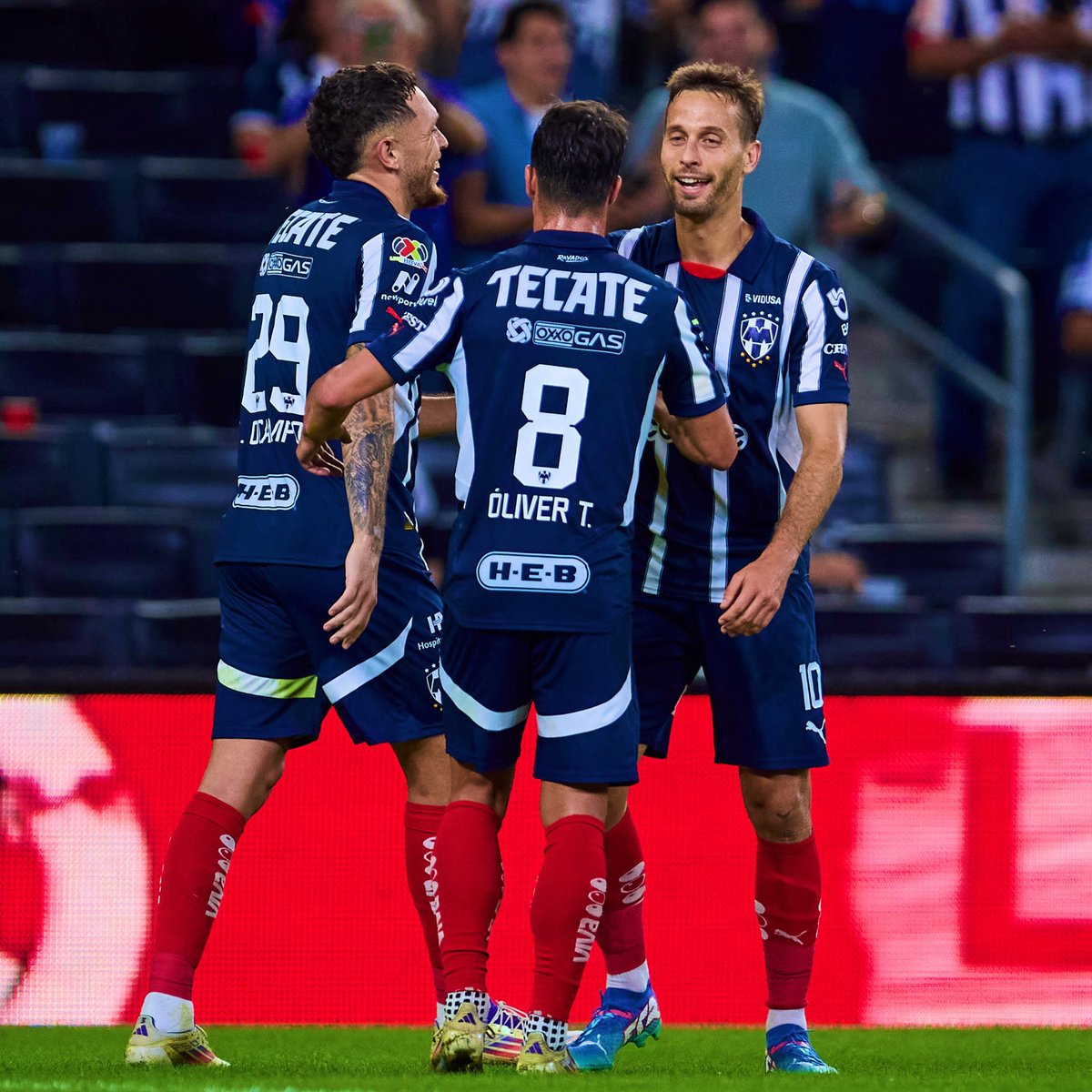 LeyvaCFM_'s tweet photo. Dios bendiga al fútbol Sevillano 🇪🇸

VAMOS NOSOTROS, VAMOS POR ESA SEXTA. https://t.co/jWCJXxiawF