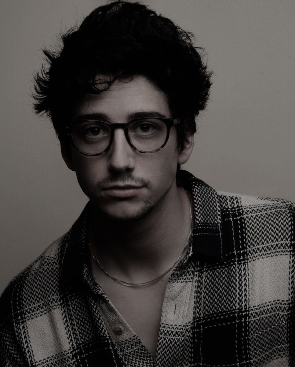 ofdarkspring's tweet image. 𝐅𝐑𝐀𝐍𝐊 𝐍𝐄𝐈𝐋 𝐋𝐎𝐍𝐆𝐁𝐎𝐓𝐓𝐎𝐌 𝐈𝐈.

        ❛ gryffindor. prefect.
           magical creatures
           and animal enthu-
           siast. bit of a nerd.
           softhearted. goofy. ❜

written by #єємѕ