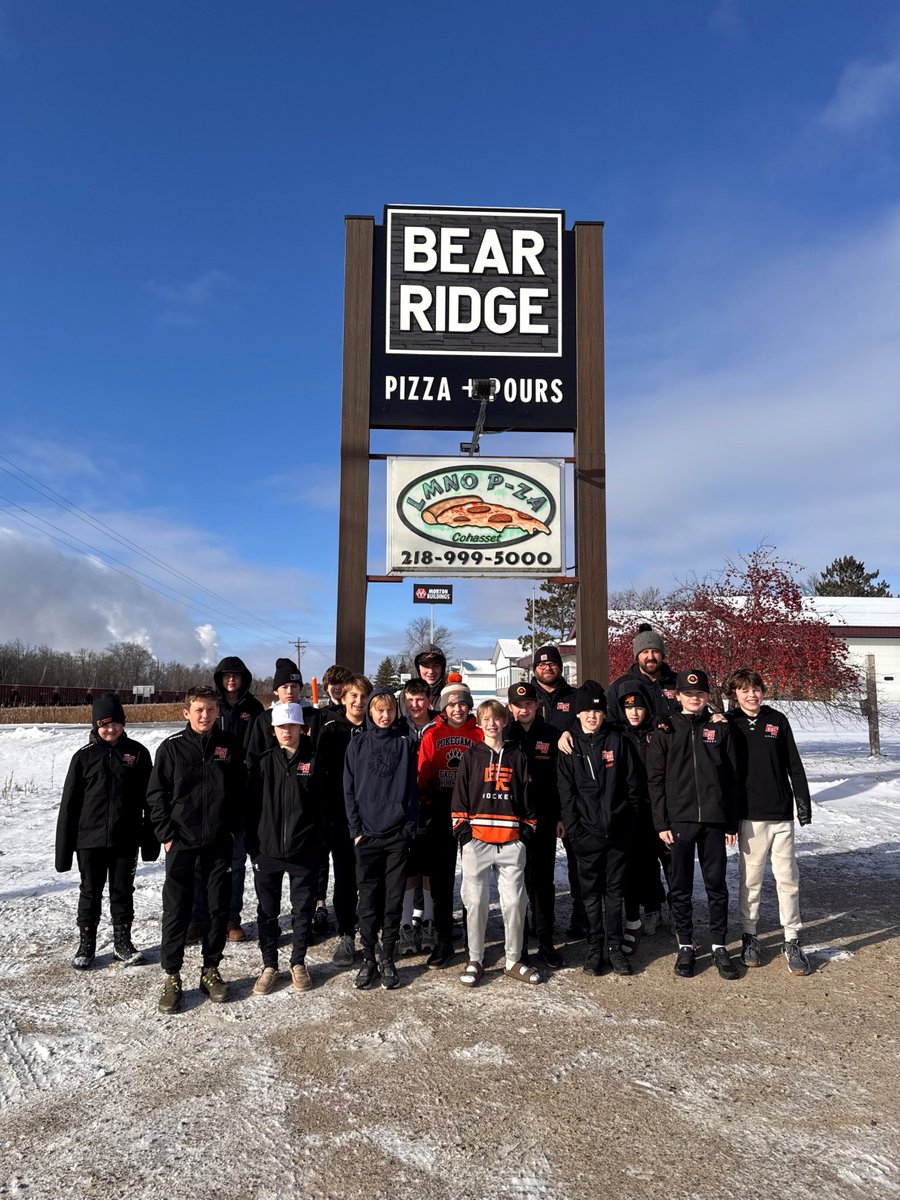 Peewee B1 Orange gathered for a team meal yesterday between games at their team sponsor restaurant, Bear Ridge Pizza -LMNO
HUGE thanks to all of our team sponsors - we couldn't do it without you all!!
