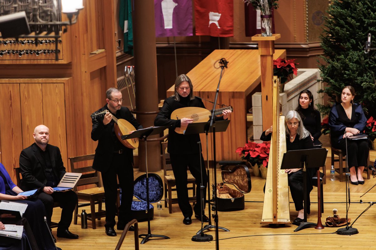 bostoncamerata's tweet photo. @CRBClassical @AnneAzema Celebrate the beginning of the December holidays with The Boston Camerata and @CRBClassical this evening at 7pm. Our 2023 production of 𝑮𝒍𝒐𝒓𝒊𝒂! 𝑨𝒏 𝑰𝒕𝒂𝒍𝒊𝒂𝒏 𝑪𝒉𝒓𝒊𝒔𝒕𝒎𝒂𝒔 will be on-air &amp; you’ll hear the music behind these action shots! https://t.co/CmVZaSck2M