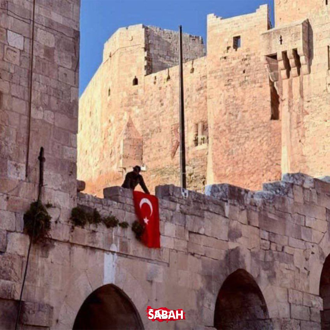 sabah's tweet photo. 🇹🇷Halep Kalesi’ne Türk Bayrağı asıldı. https://t.co/pDa1KpLKL0