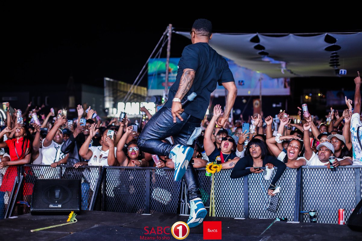 Music meets passion. Do Tira just gave us a performance to remember!
#LivePerformanceGoals #FestivalVibes #RandsSummerSessions