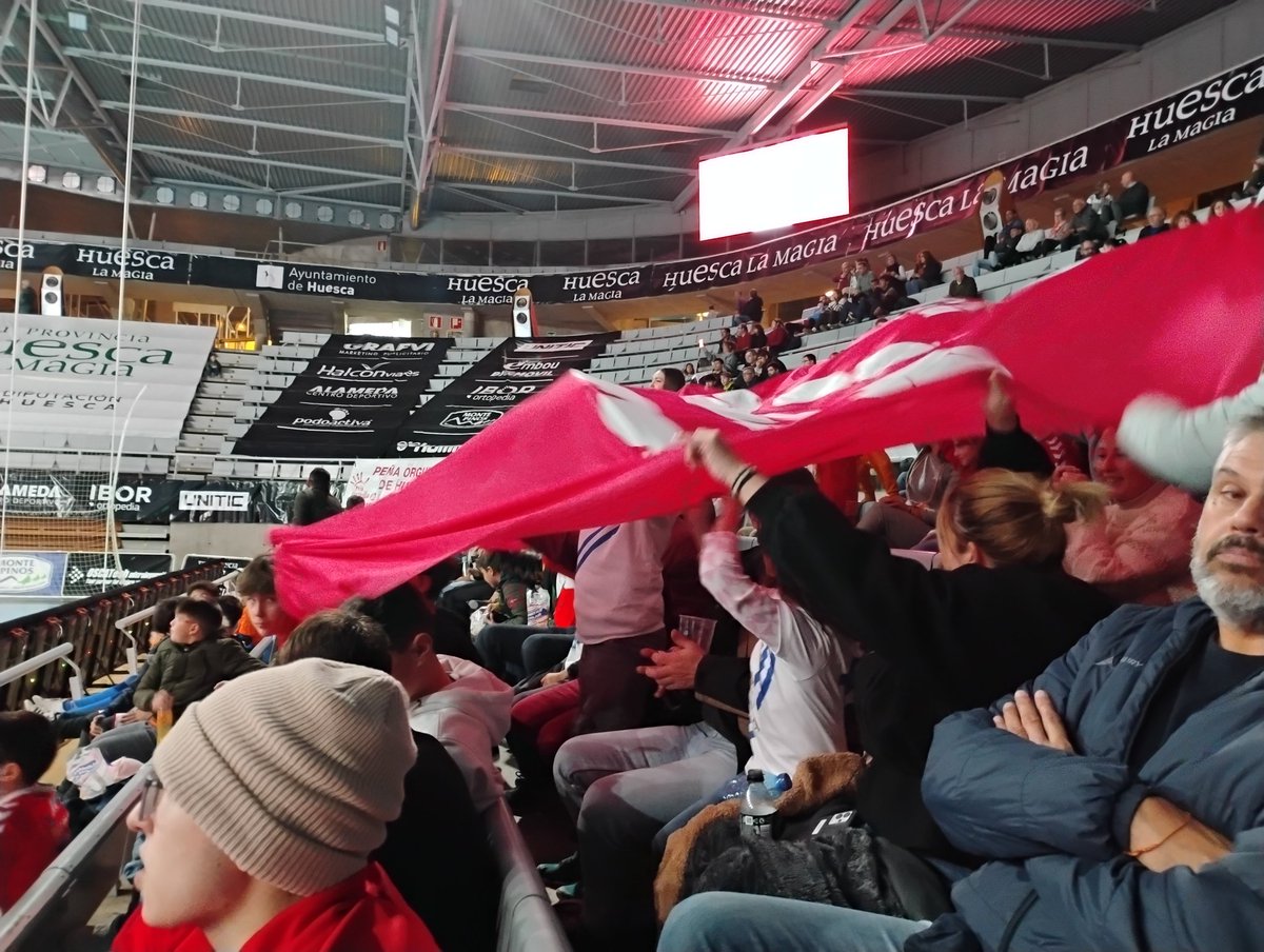 Hoy os echamos una mano amigos 💪🏽 <a href="/orgullodehuesca/">Peña OrgullodeHuesca</a> 💪🏽 <a href="/Siglo21oscense/">CD Siglo XXI Oscense</a> 😅
