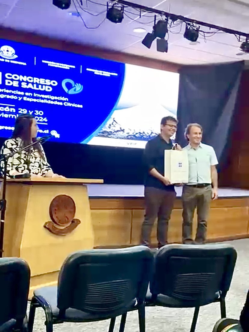 Inmensamente agradecido con el III Congreso Salud de la <a href="/medufro/">Fac. Medicina UFRO</a> por haberme otorgado el Premio a Mejor Póster en la categoría de Ciencias Fundamentales. Siempre es enriquecedora la discusión interdisciplinaria para mejorar la calidad de la investigación básica y preclinica!